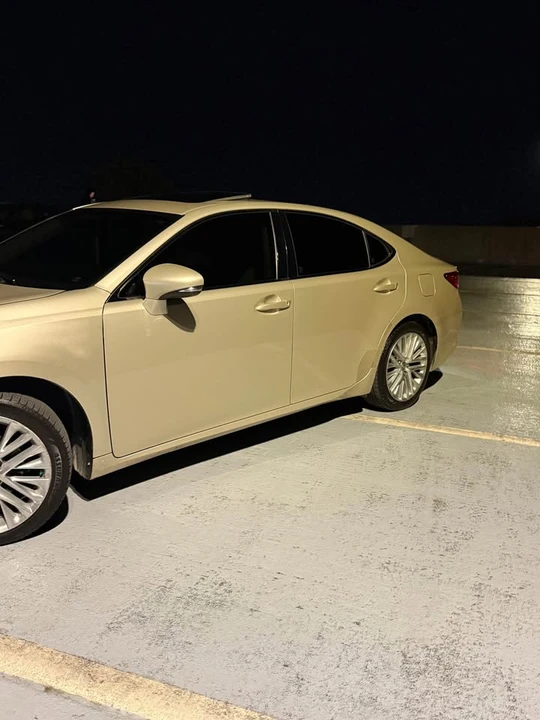 2014 Lexus ES 6th Gen - Image 3 of 15