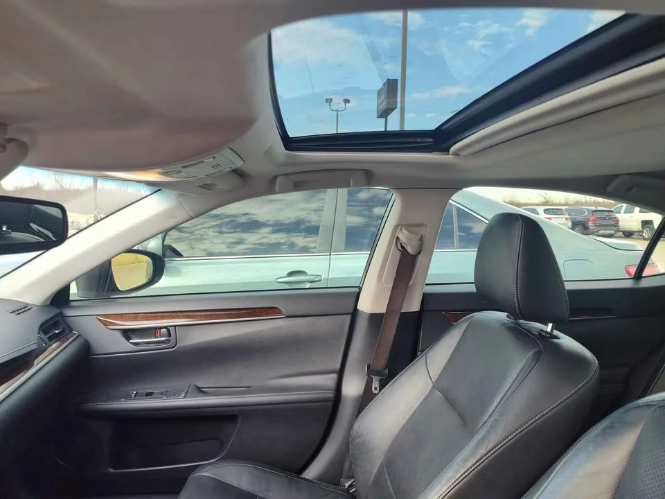 2014 Lexus ES 6th Gen - Image 7 of 10