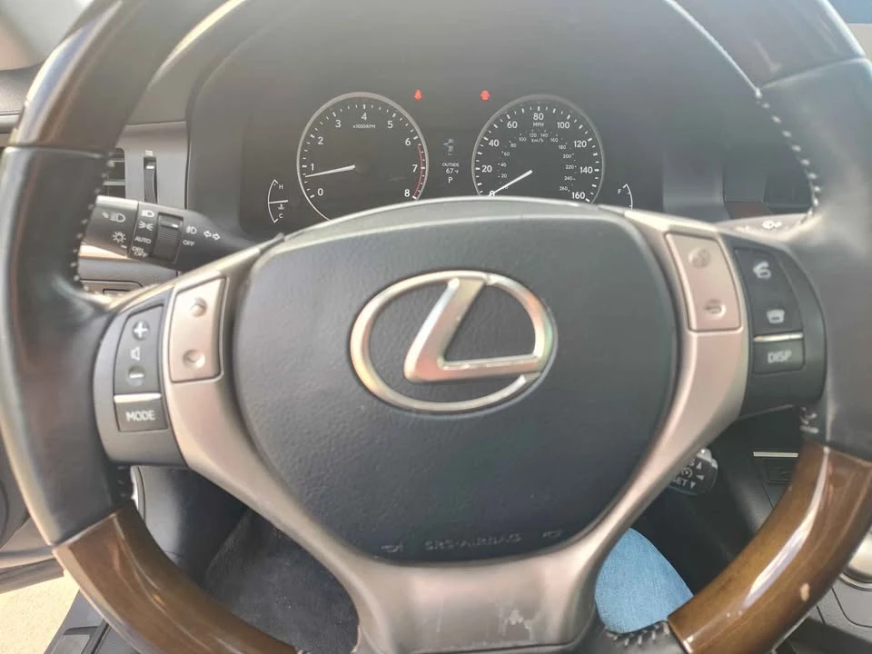 2014 Lexus ES 6th Gen - Image 9 of 10