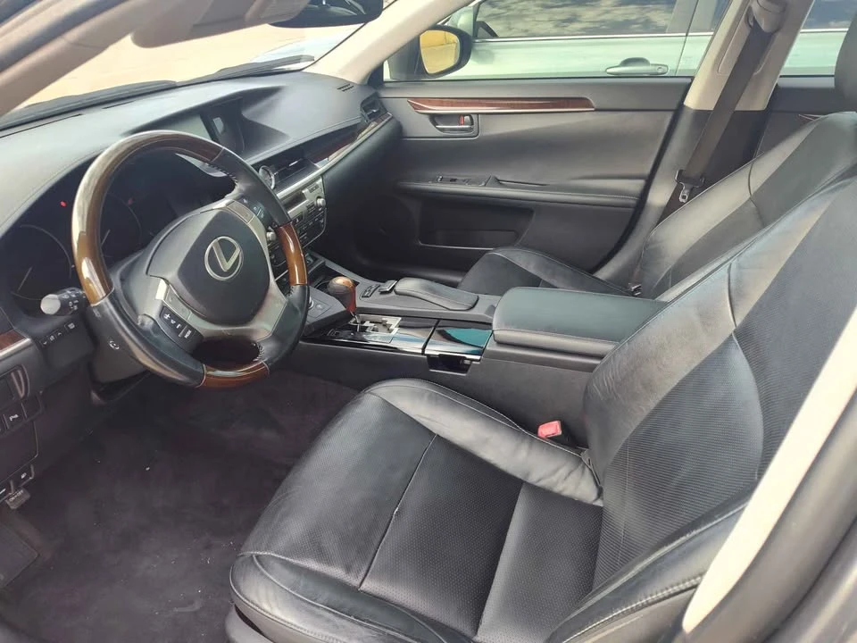 2014 Lexus ES 6th Gen - Image 6 of 10