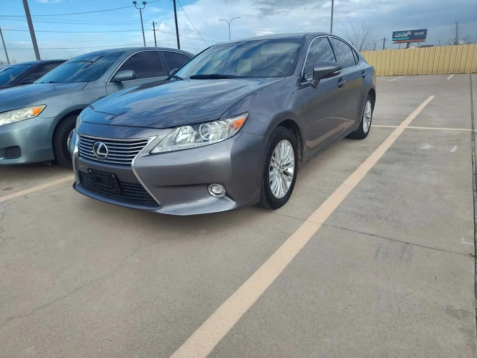 2014 Lexus ES 6th Gen - Image 2 of 10