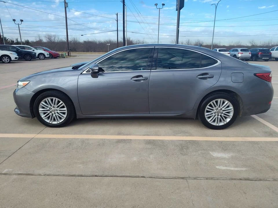 2014 Lexus ES 6th Gen - Image 3 of 10