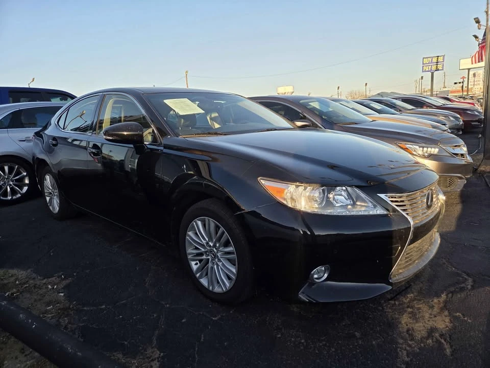 2014 Lexus ES 6th Gen - Image 5 of 5