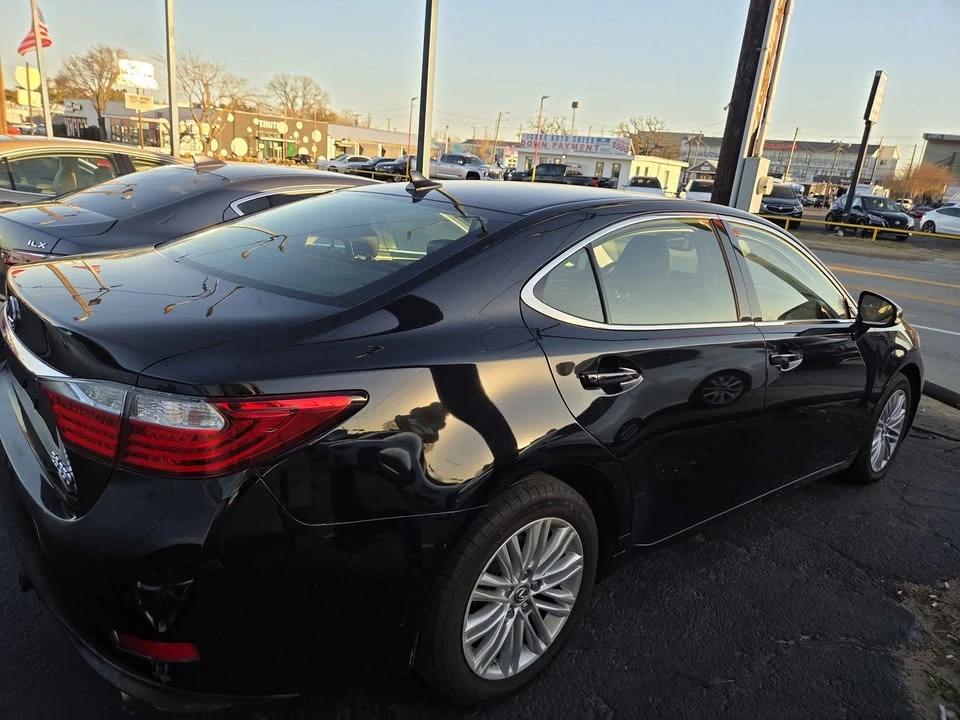 2014 Lexus ES 6th Gen - Image 3 of 5