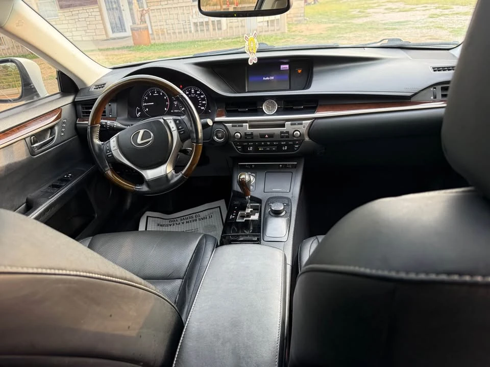 2014 Lexus ES 6th Gen - Image 19 of 21