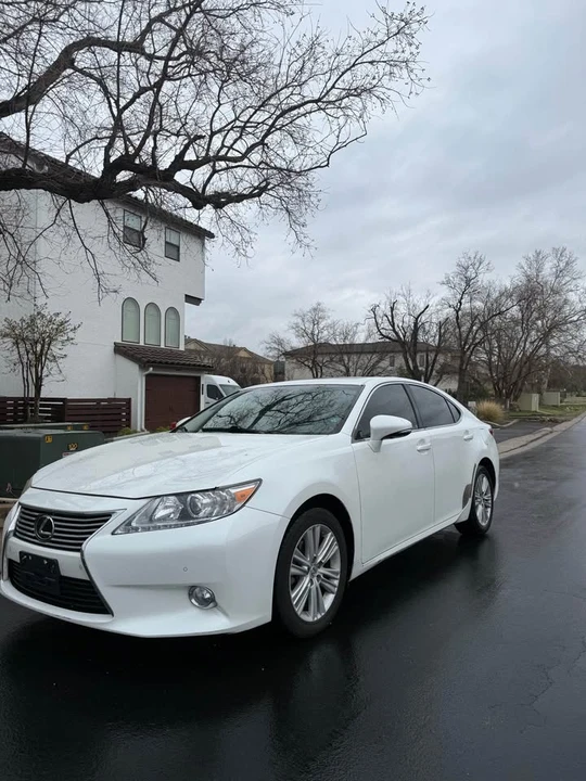 2014 Lexus ES 6th Gen - Image 2 of 21