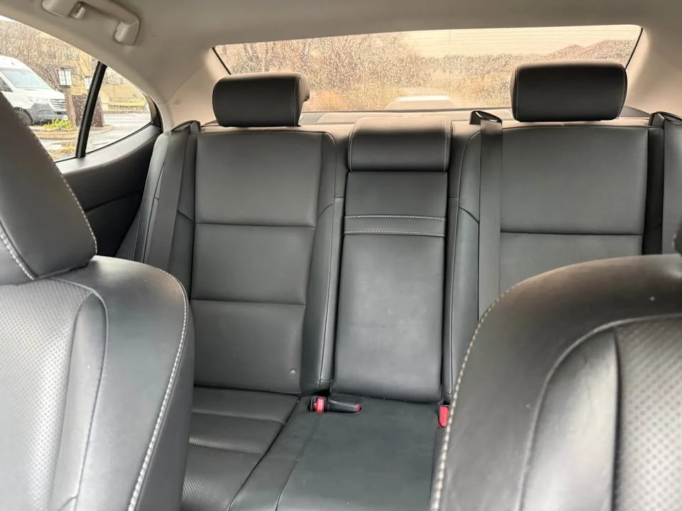 2014 Lexus ES 6th Gen - Image 10 of 21