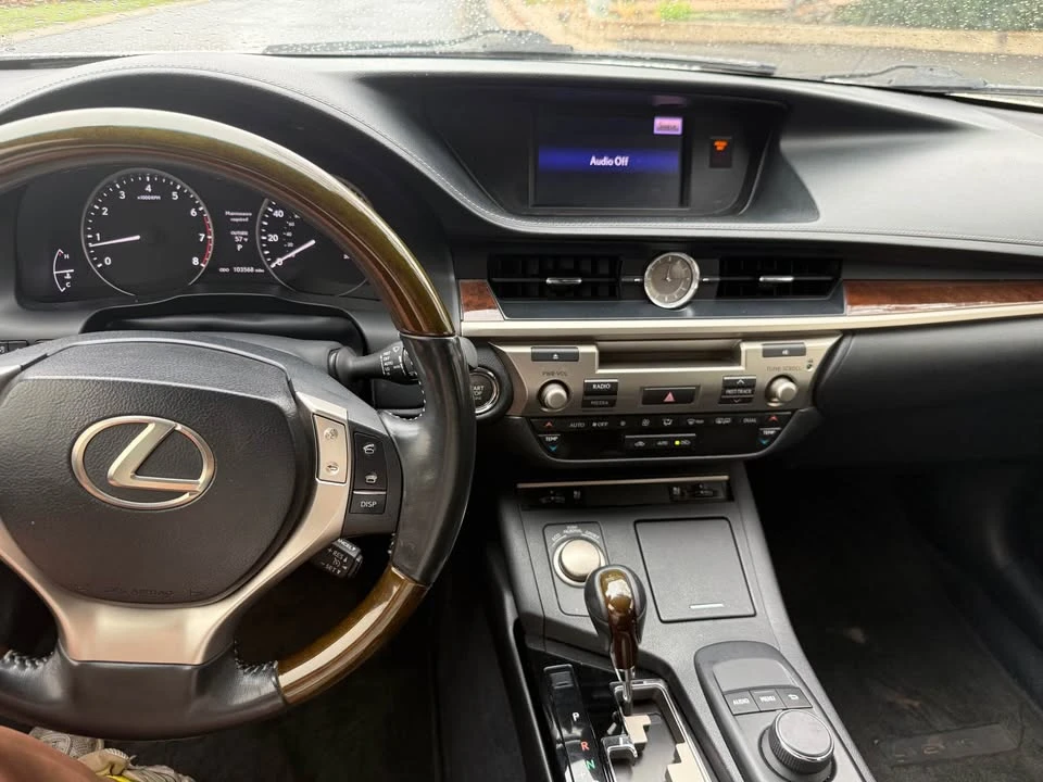 2014 Lexus ES 6th Gen - Image 8 of 21