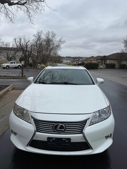 2014 Lexus ES 6th Gen - Image 7 of 21