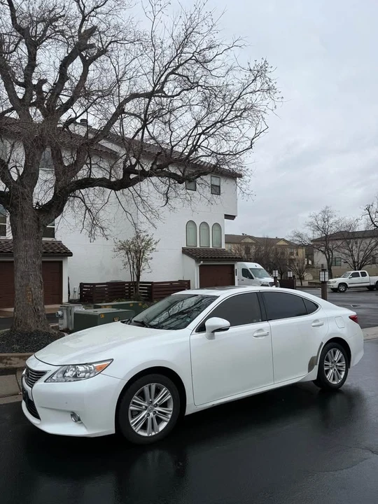 2014 Lexus ES 6th Gen - Image 5 of 21