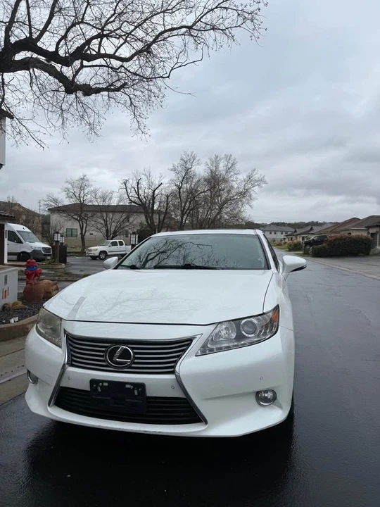 2014 Lexus ES 6th Gen - Image 3 of 21