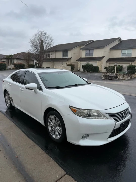 2014 Lexus ES 6th Gen - Image 4 of 21
