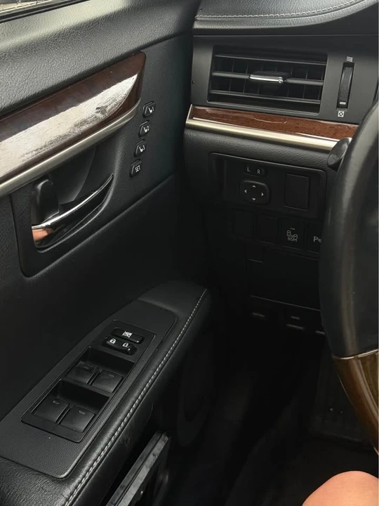2014 Lexus ES 6th Gen - Image 14 of 21