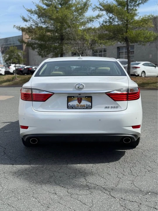 2014 Lexus ES 6th Gen - Image 5 of 21