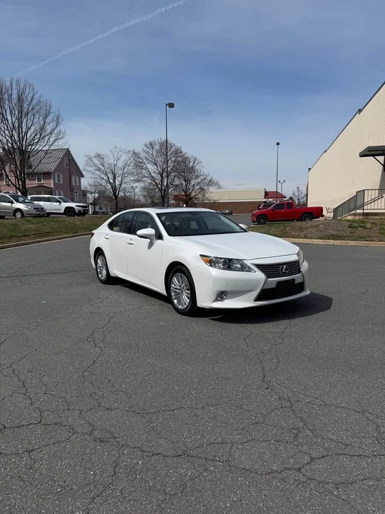 2014 Lexus ES 6th Gen - Image 3 of 21
