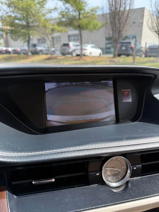 2014 Lexus ES 6th Gen - Image 6 of 21