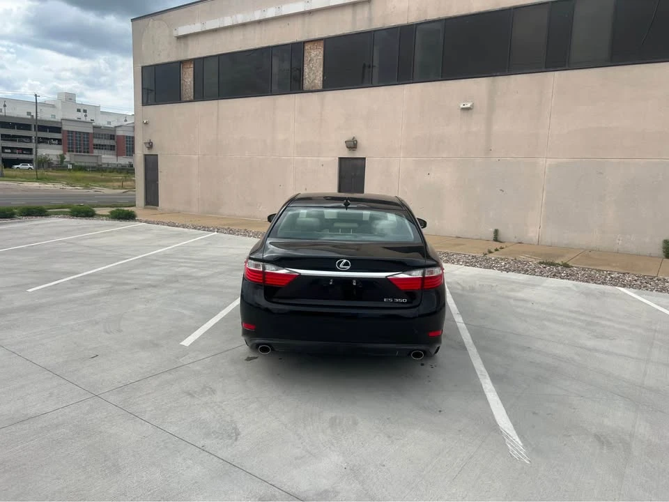 2014 Lexus ES 6th Gen - Image 4 of 12