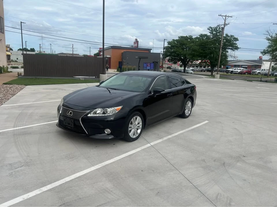 2014 Lexus ES 6th Gen - Image 3 of 12