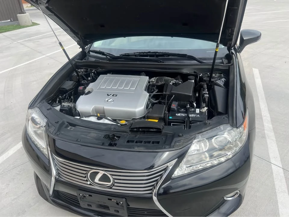 2014 Lexus ES 6th Gen - Image 12 of 12