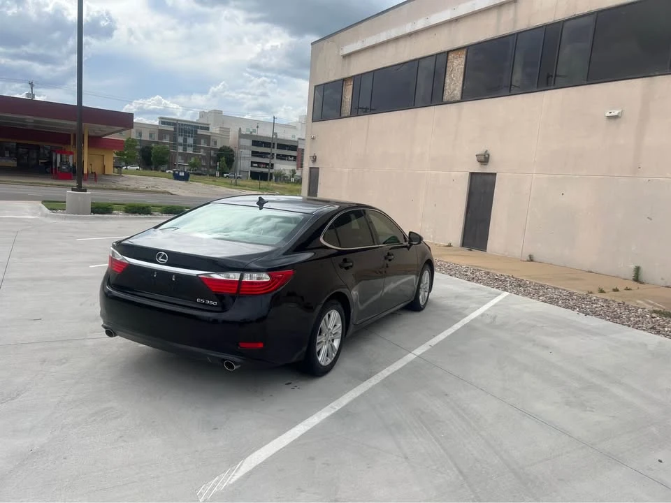 2014 Lexus ES 6th Gen - Image 5 of 12