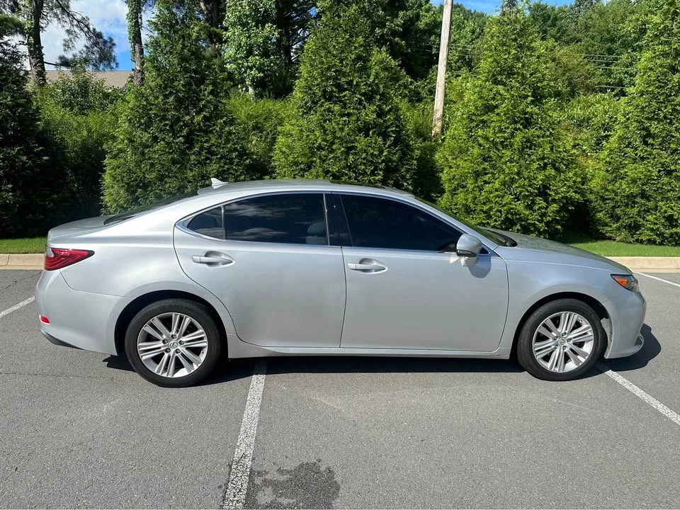 2014 Lexus ES 6th Gen - Image 8 of 10