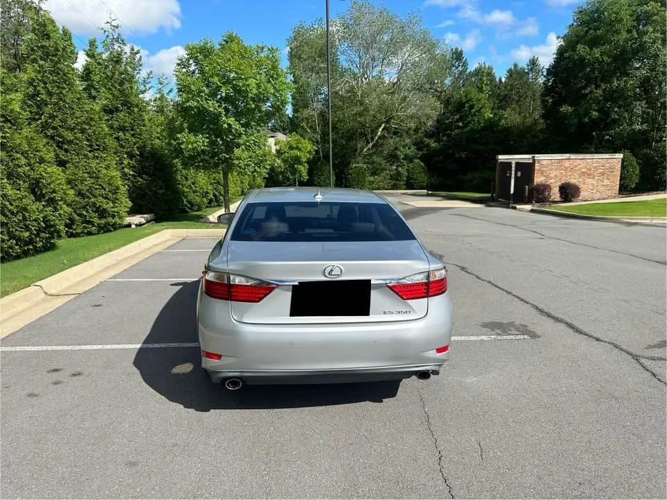 2014 Lexus ES 6th Gen - Image 7 of 10