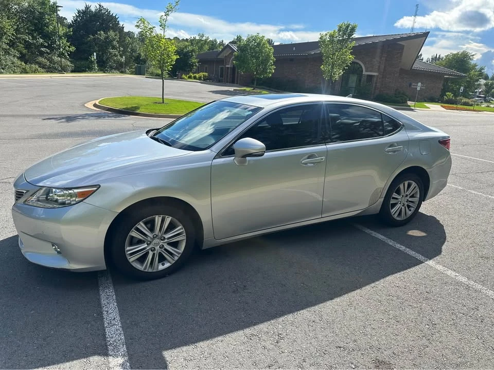 2014 Lexus ES 6th Gen - Image 6 of 10