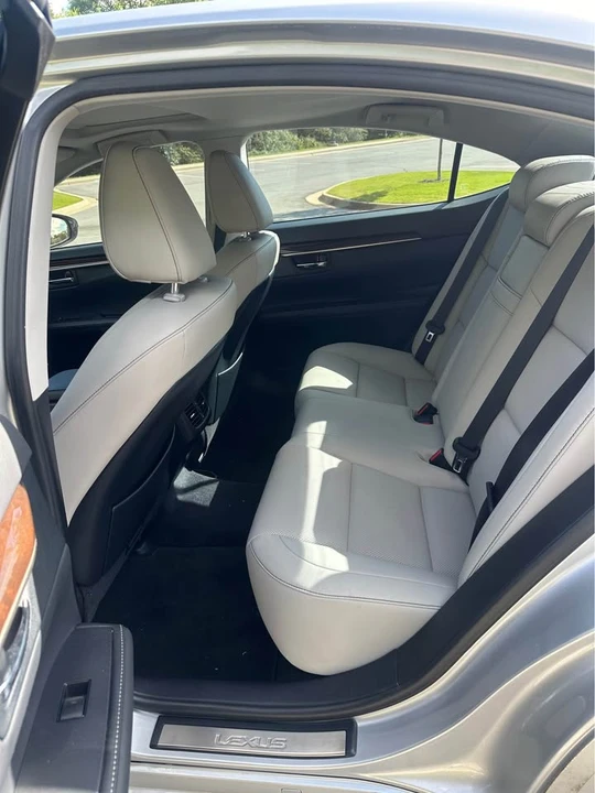 2014 Lexus ES 6th Gen - Image 4 of 10
