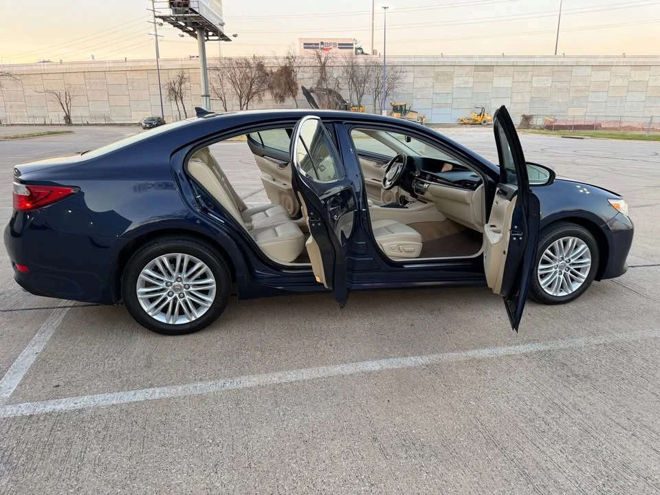 2014 Lexus ES 6th Gen - Image 13 of 20