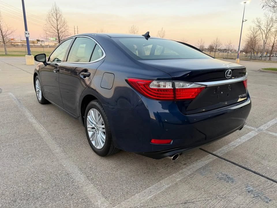 2014 Lexus ES 6th Gen - Image 7 of 20