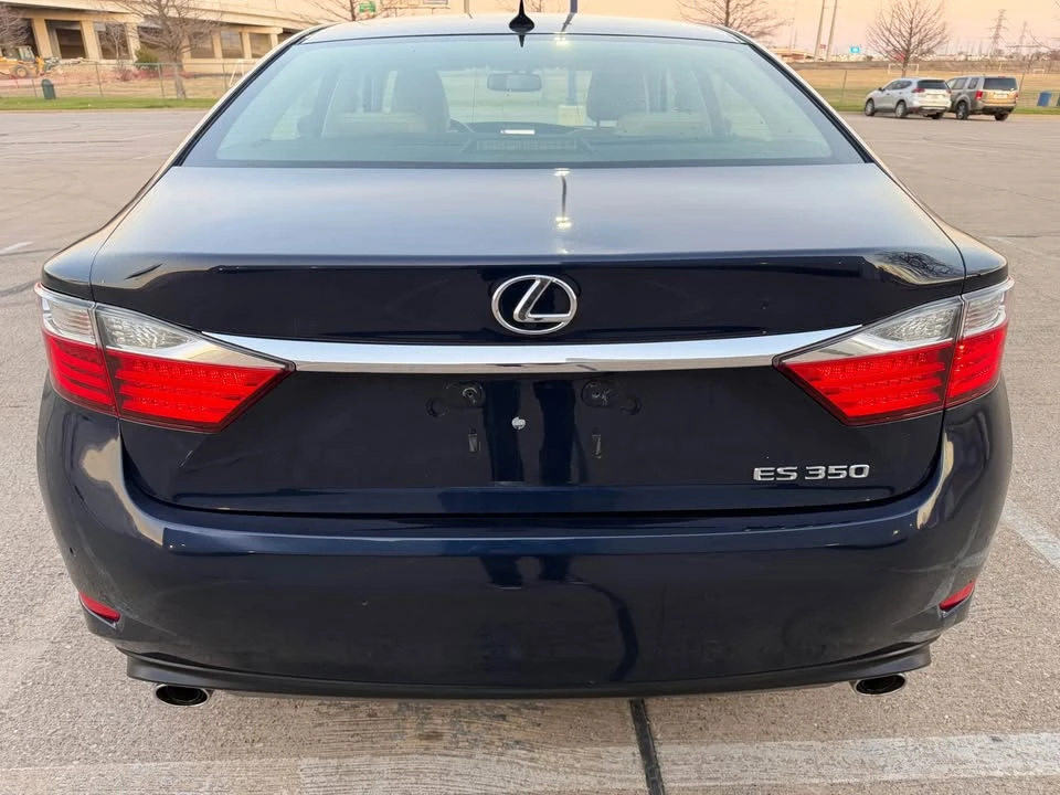 2014 Lexus ES 6th Gen - Image 8 of 20