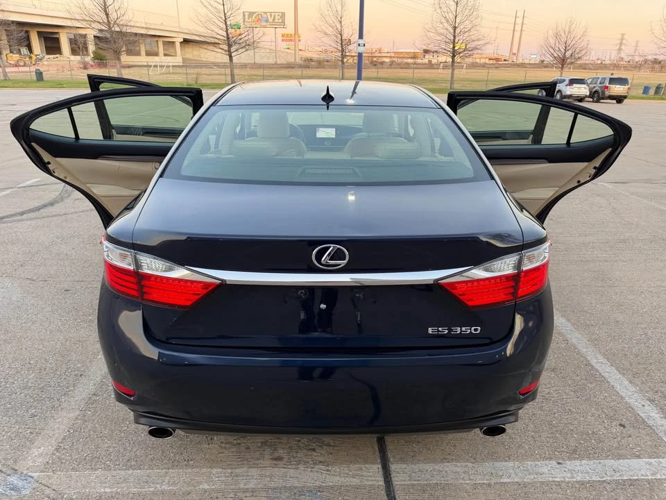2014 Lexus ES 6th Gen - Image 9 of 20