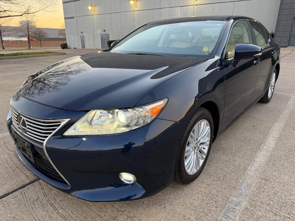2014 Lexus ES 6th Gen - Image 3 of 20