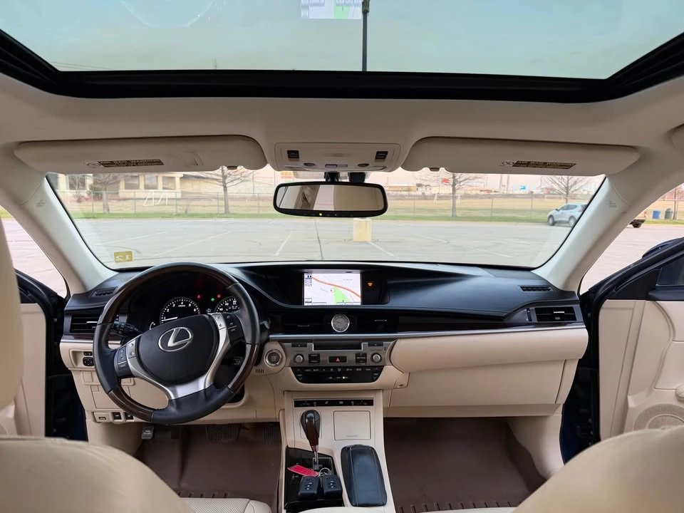 2014 Lexus ES 6th Gen - Image 17 of 20