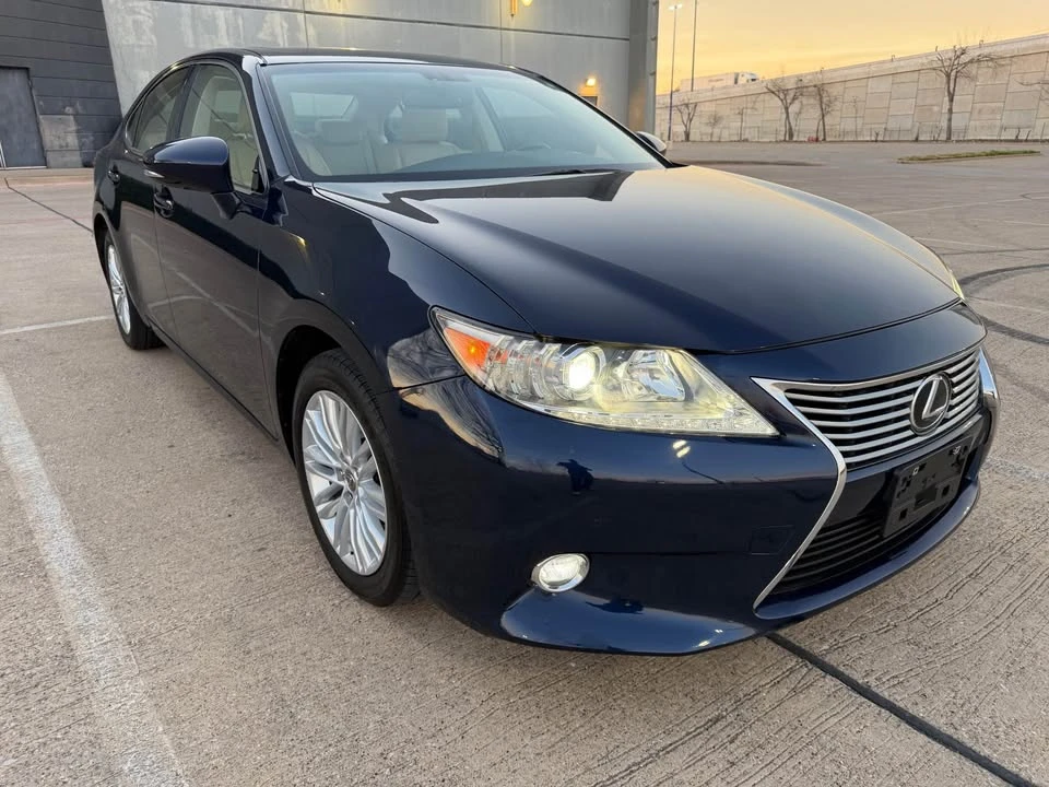 2014 Lexus ES 6th Gen - Image 2 of 20