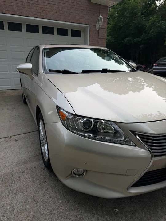 2014 Lexus ES 6th Gen - Image 2 of 20