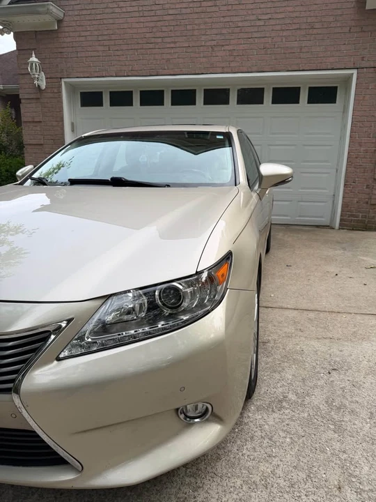 2014 Lexus ES 6th Gen - Image 3 of 20