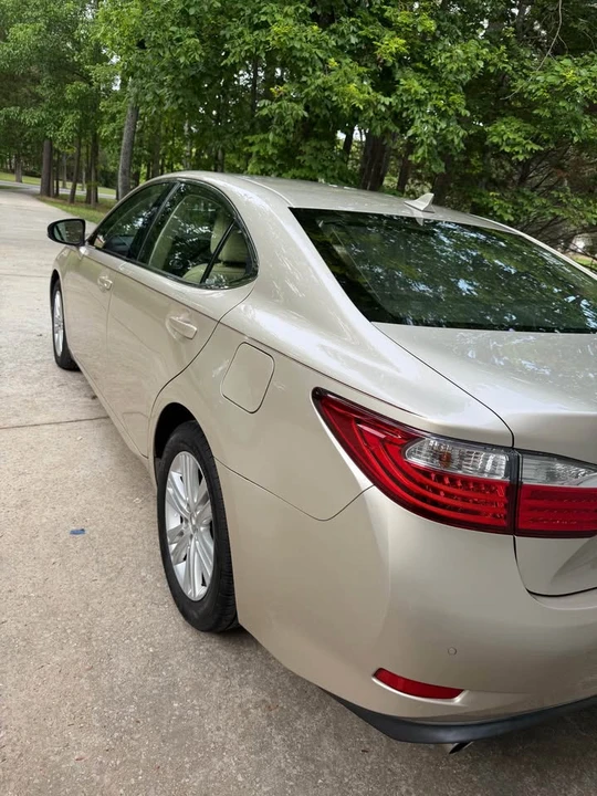 2014 Lexus ES 6th Gen - Image 6 of 20