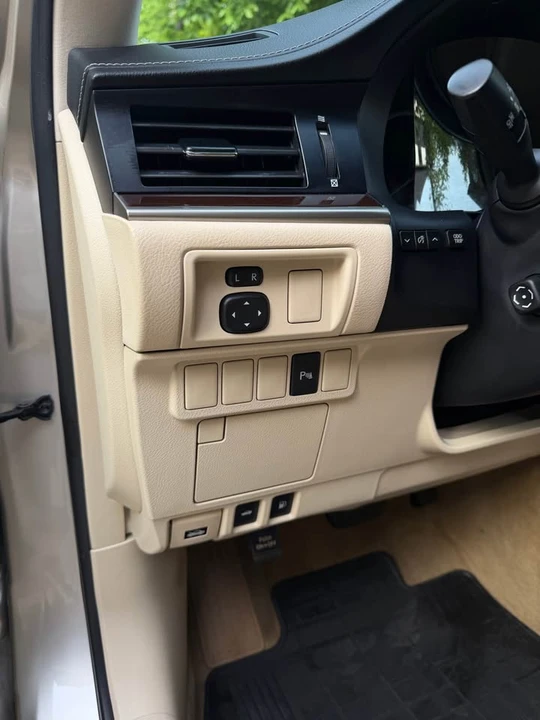 2014 Lexus ES 6th Gen - Image 12 of 20