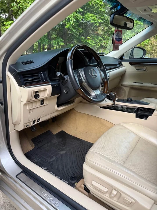 2014 Lexus ES 6th Gen - Image 9 of 20