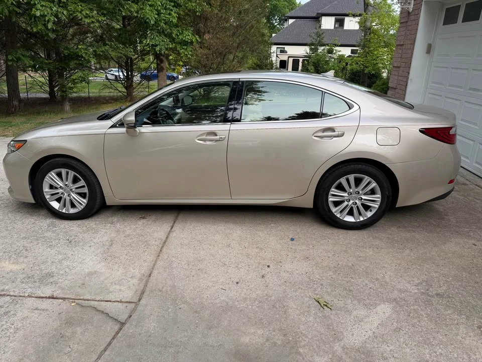2014 Lexus ES 6th Gen - Image 7 of 20