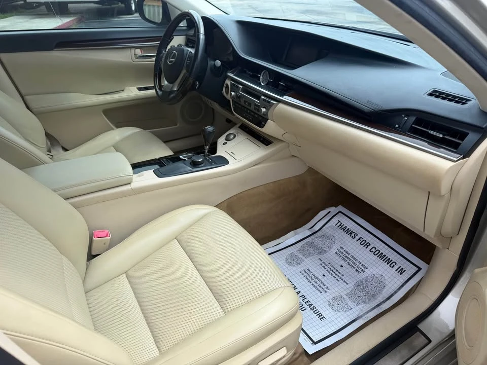 2014 Lexus ES 6th Gen - Image 7 of 10