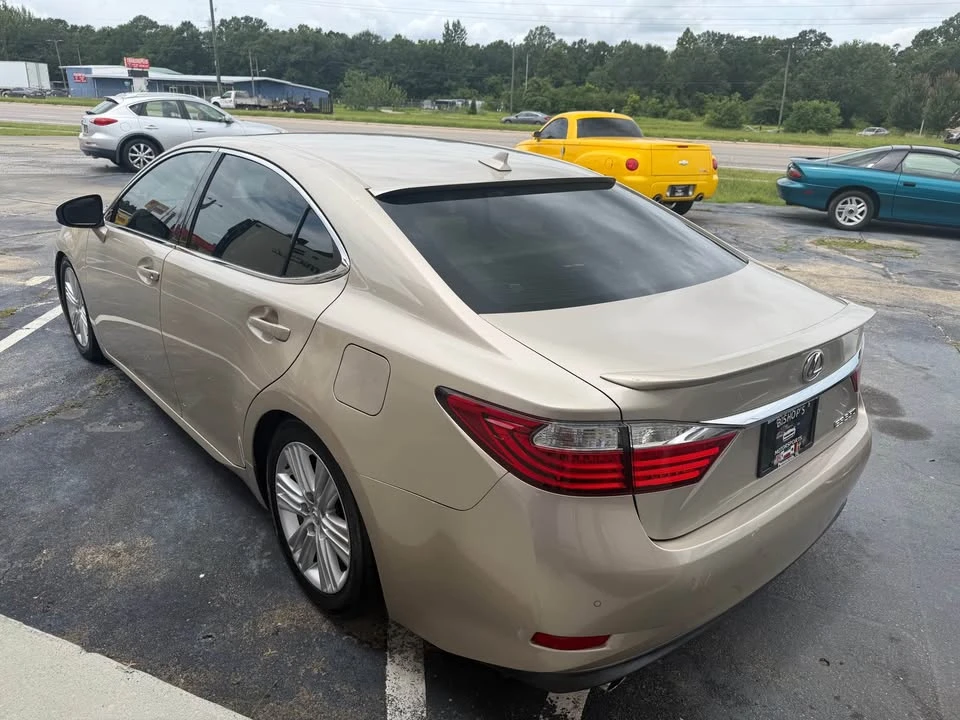 2014 Lexus ES 6th Gen - Image 10 of 10