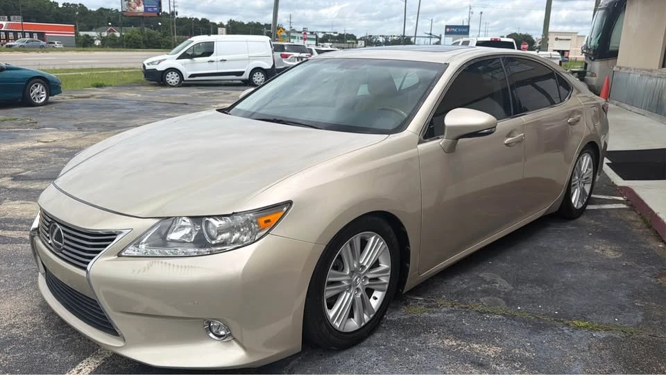 2014 Lexus ES 6th Gen - Image 4 of 10