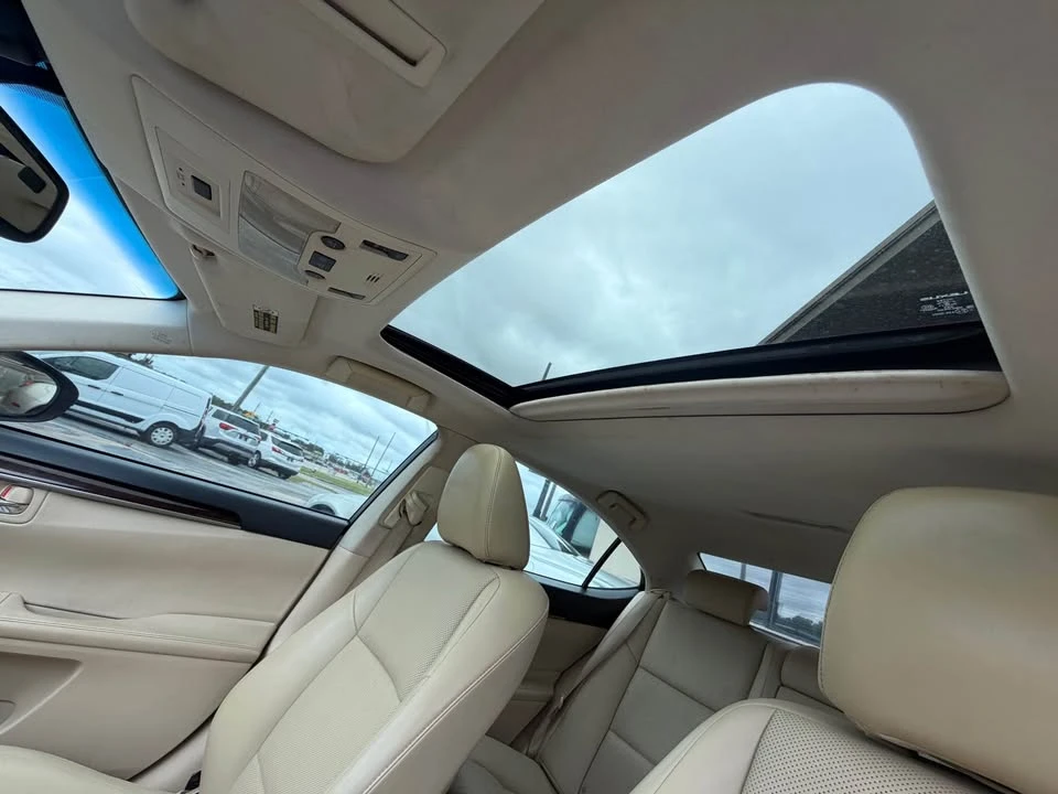2014 Lexus ES 6th Gen - Image 9 of 10