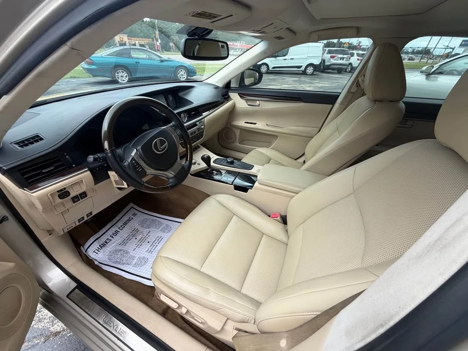 2014 Lexus ES 6th Gen - Image 6 of 10