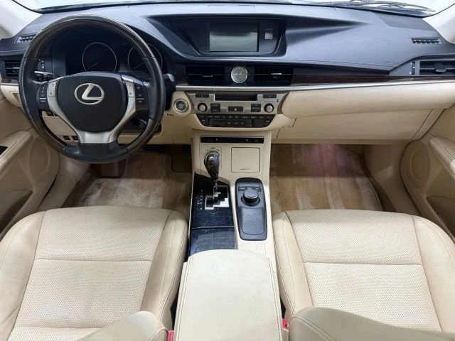 2014 Lexus ES 6th Gen - Image 2 of 12