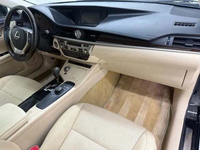 2014 Lexus ES 6th Gen - Image 12 of 12