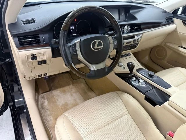 2014 Lexus ES 6th Gen - Image 11 of 12