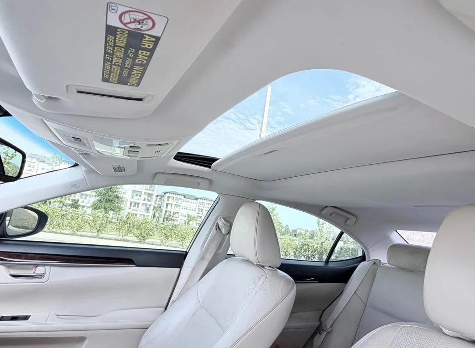 2014 Lexus ES 6th Gen - Image 14 of 18